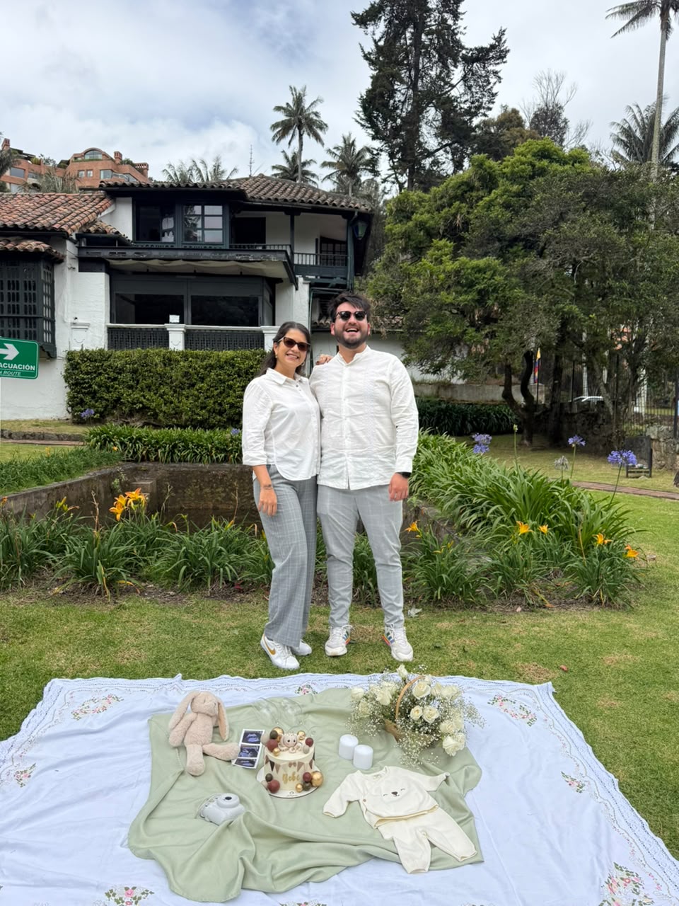 Jaime Enrique y Silvia anunciando la llegada de Pulpi